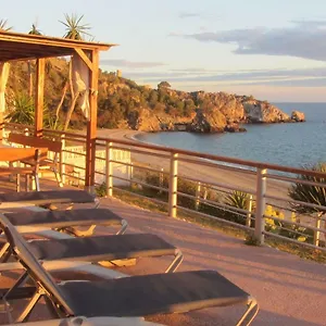 https://casa-cuartel-el-velero.hotelsinnerja.org